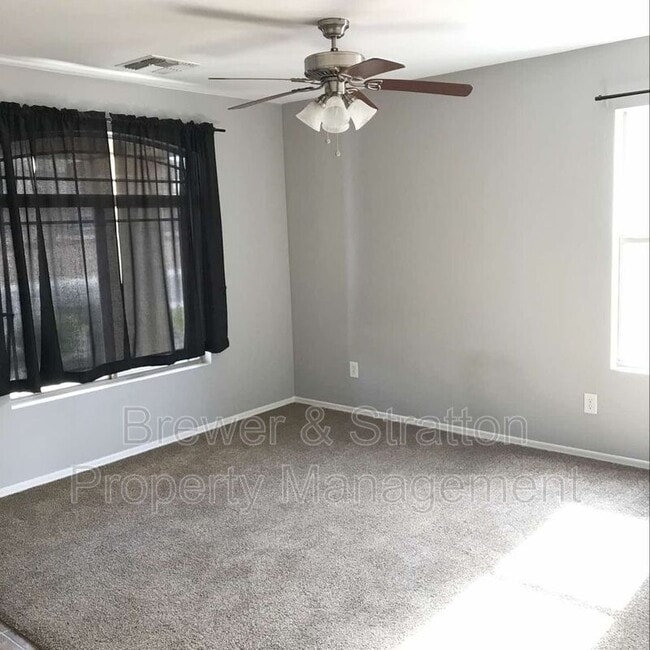 Building Photo - 4610 N 124th Ave