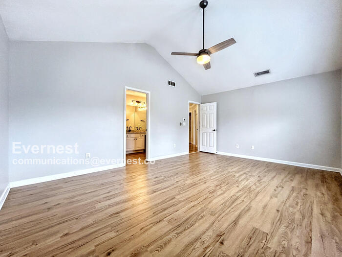 Building Photo - 2576 Alvecot Cir SE