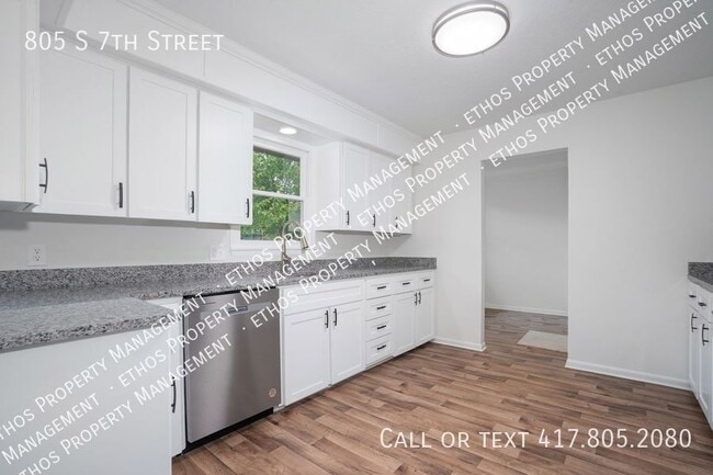 Building Photo - 805 S 7th St