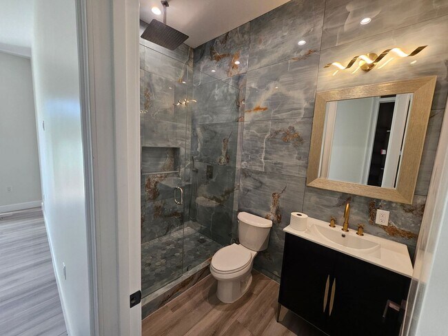 Building Photo - Exquisite 5-Bedroom Luxury Pool Home with ...