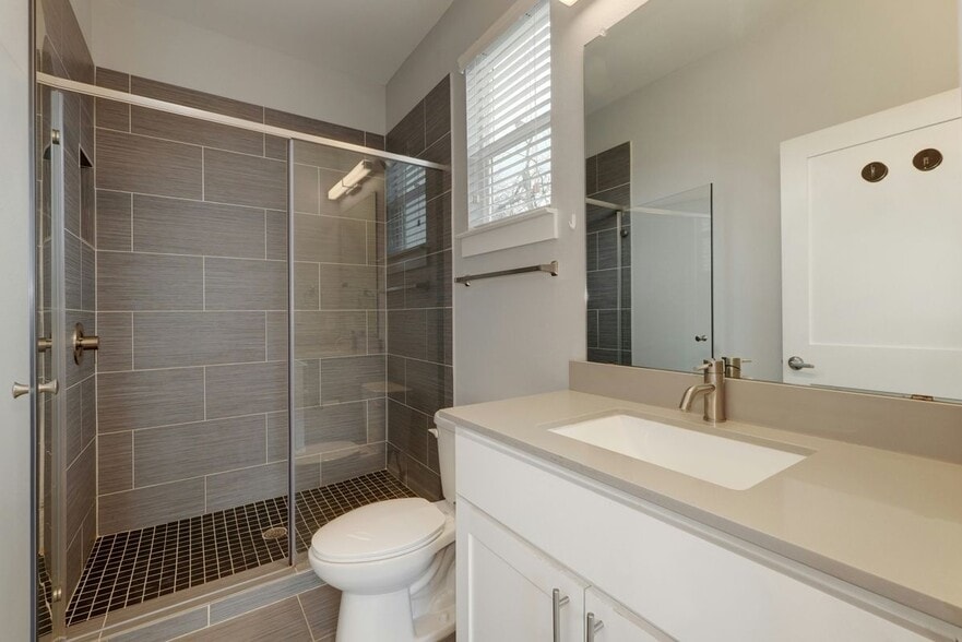 Building Photo - 6902 Carver Ave