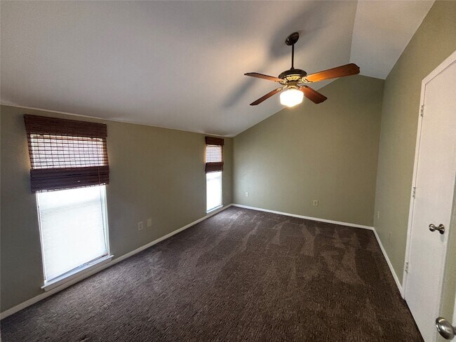 Building Photo - 3300 Wells Dr