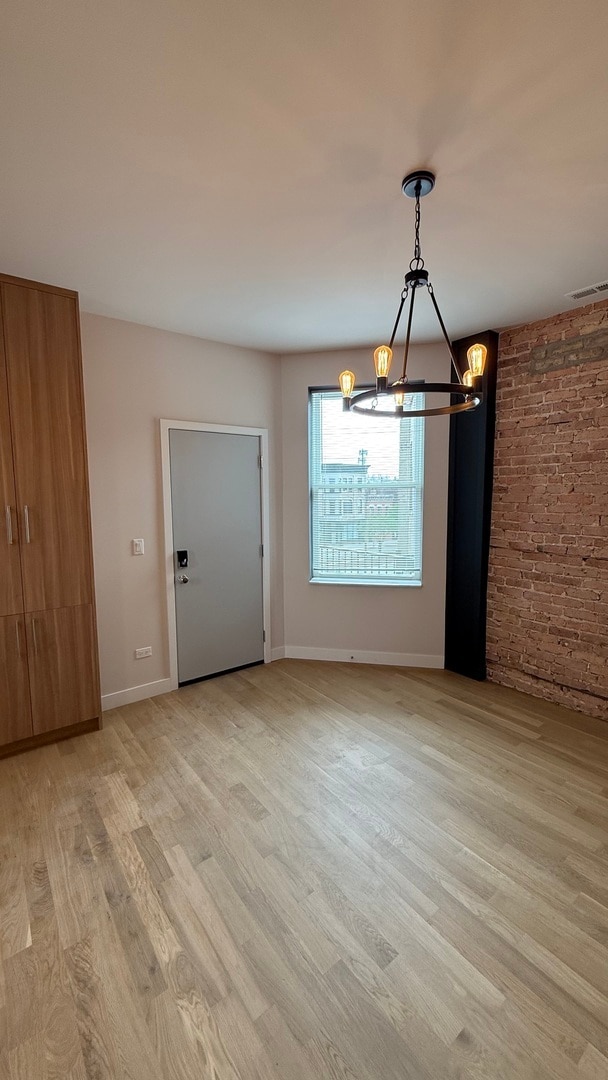 Building Photo - 1118 S Western Ave