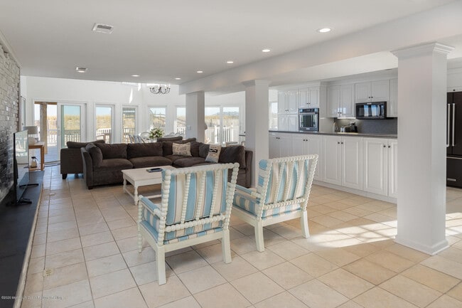 Building Photo - 502 Sunset Blvd