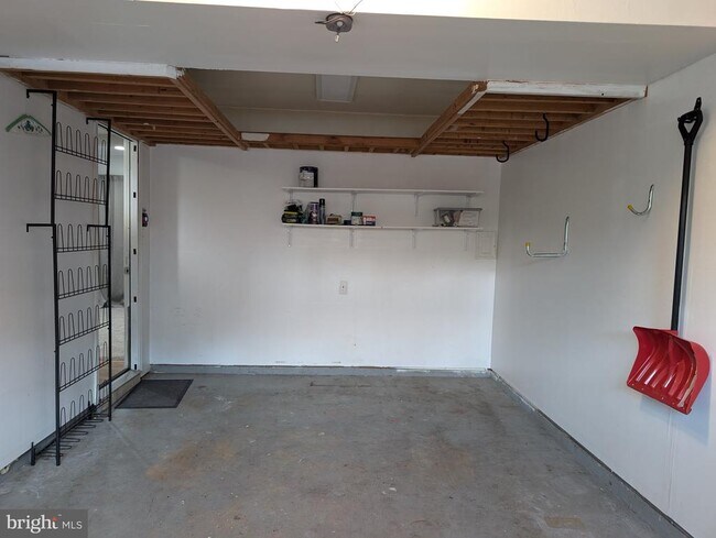 Building Photo - 47574 Comer Square