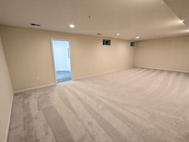 Building Photo - Impeccably maintained SFH in Clarksburg re...