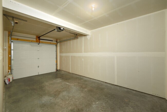 Building Photo - 3380 Davis Ln