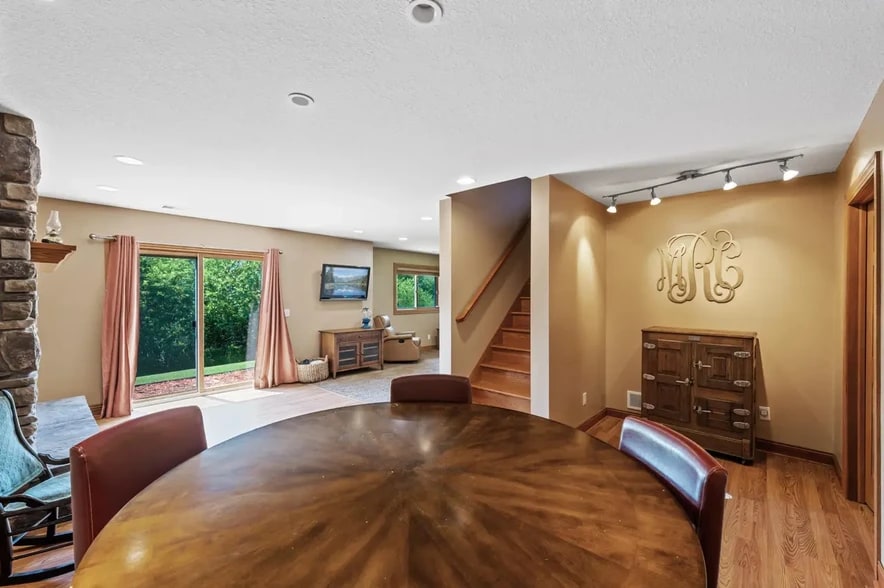 Building Photo - 5265 Fenson Ct N