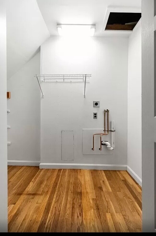 Building Photo - 6 Wells Ave