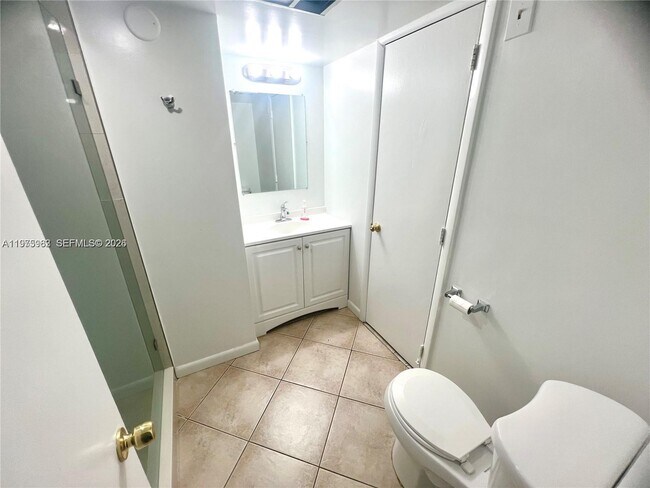 Building Photo - 3115 Oakland Shores Dr