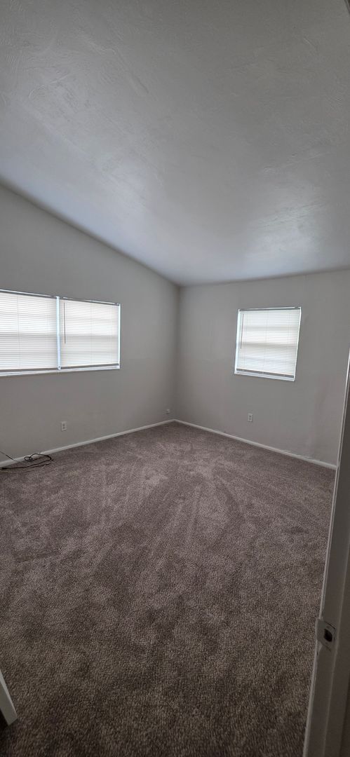 Building Photo - 3 bedroom 1 bath