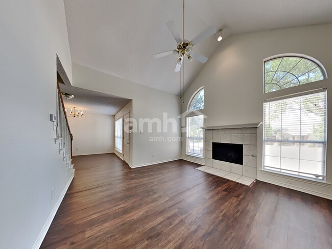 Building Photo - 1008 Kenbob Cir