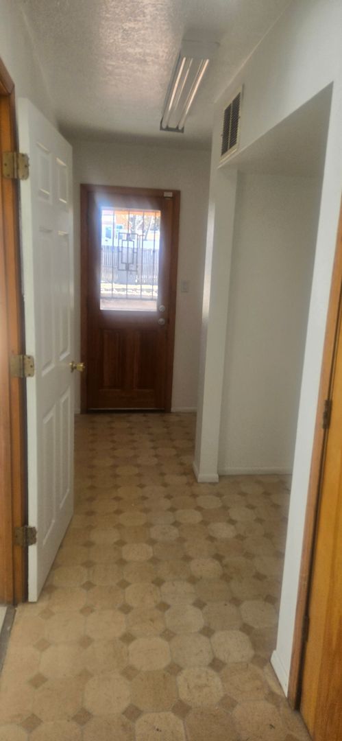 Building Photo - 3 bedroom house