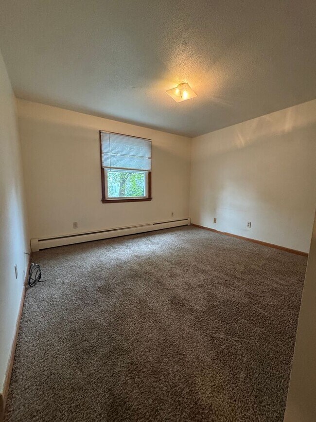 Building Photo - 490 Burritt St