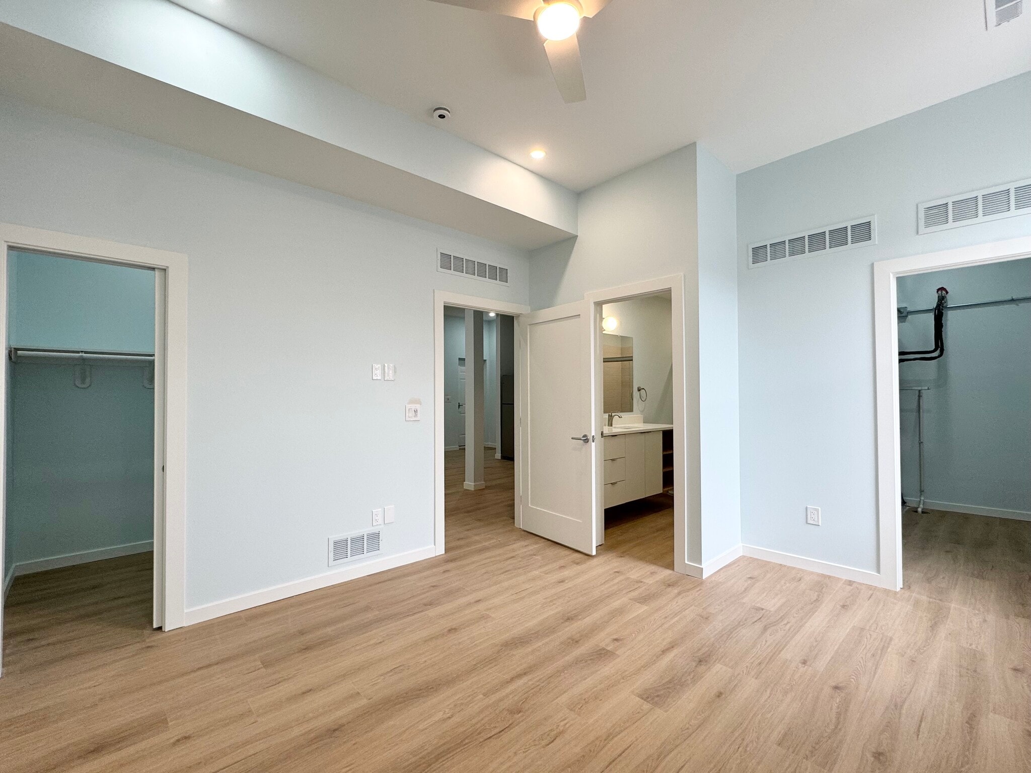 Building Photo - 517 Gillis St