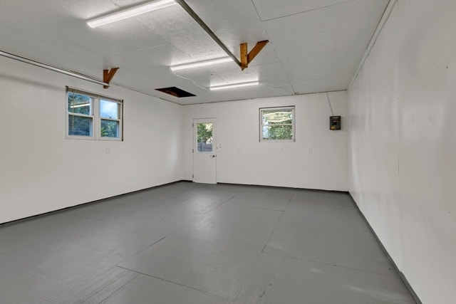 Building Photo - 9641 Meadow Ln