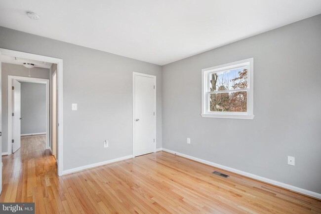 Building Photo - 9402 Blackstone Rd