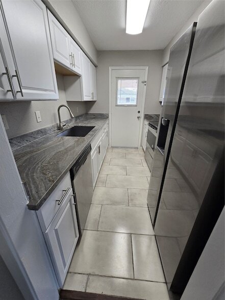 Building Photo - 5628 Birchmont Dr