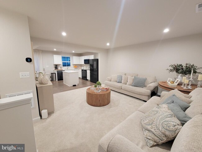 Building Photo - 2582 Laurel Pk Dr