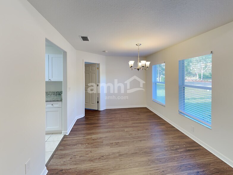 Building Photo - 9605 27th Ave E