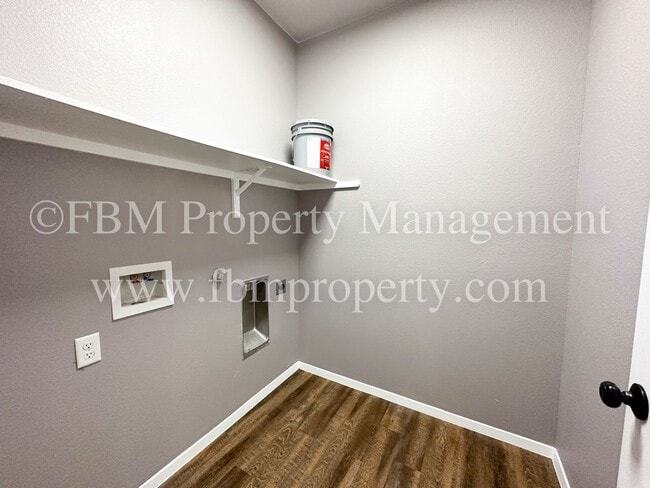 Building Photo - 431 Jannie St