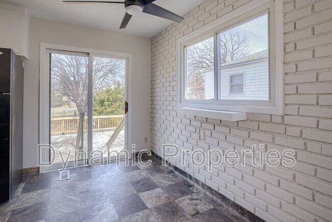 Building Photo - 3934 Monroe St