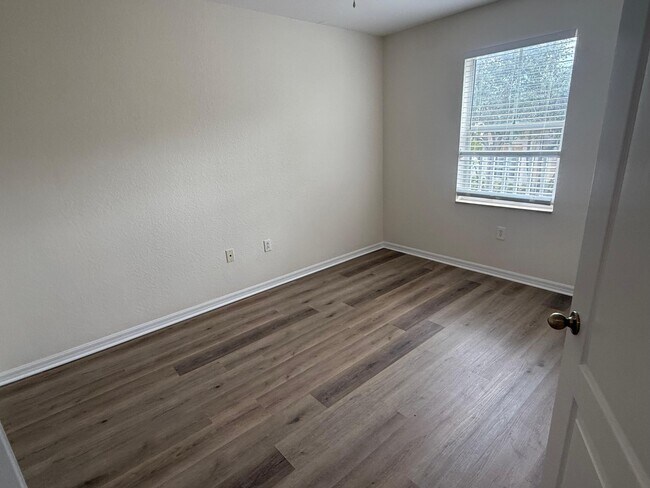 Building Photo - 3186 SW 129th Ave