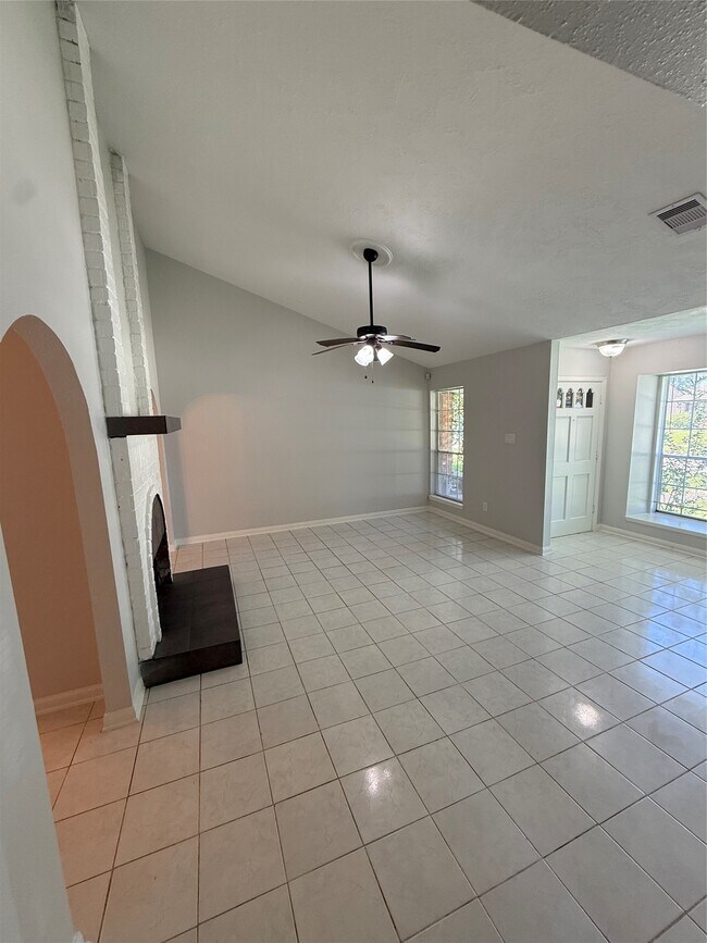 Building Photo - 9503 Homeland Dr