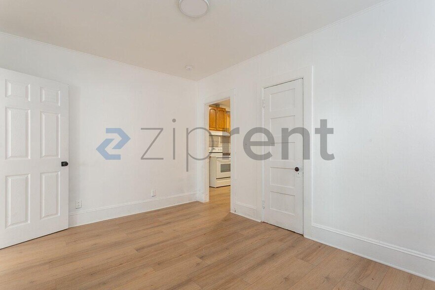 Building Photo - Unit 1R