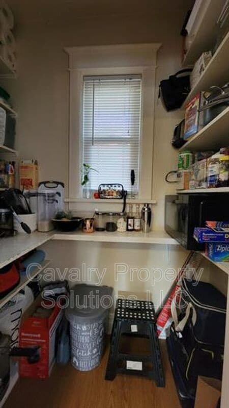 Building Photo - 617 E 8th St