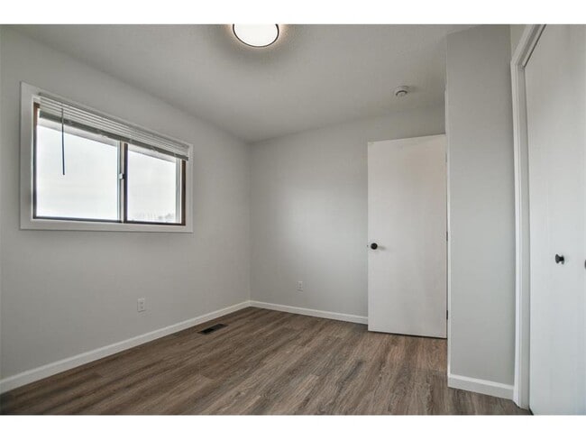 Building Photo - 1621 Larson Dr