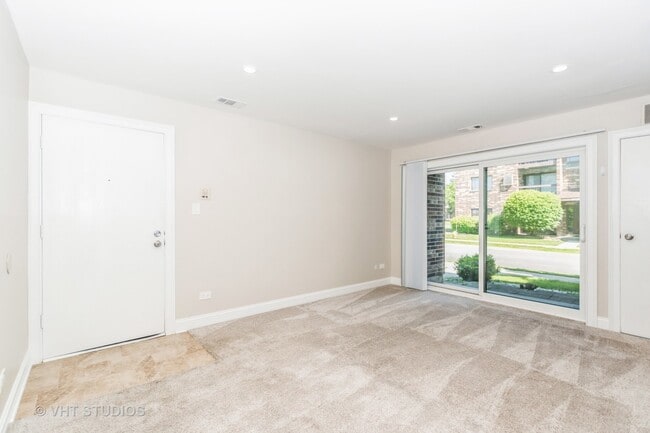 Building Photo - 9119 Lincoln Ct