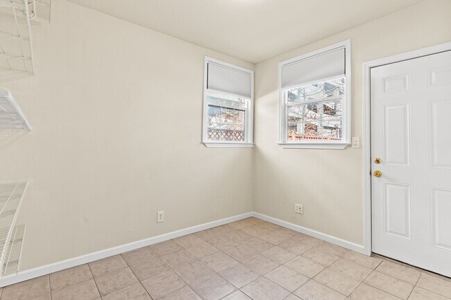 Building Photo - Bright Mosswood Studio Near BART and Kaiser