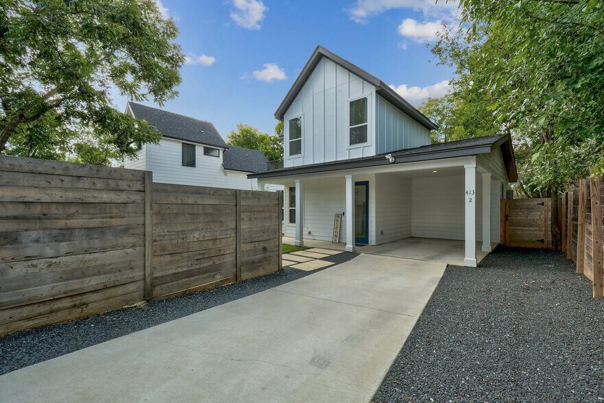 Front view w/carport - 413 W Odell St