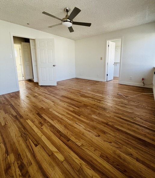Large bedroom with full walk in closet - 4550 Vista del Monte Ave