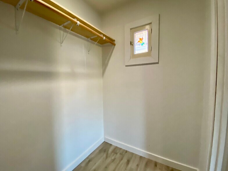 Building Photo - 1043 Sanborn Ave