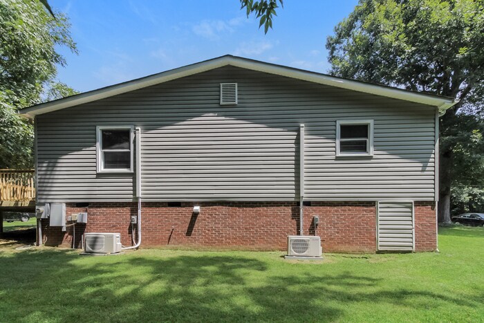 Building Photo - 3973 Maderia Dr NW