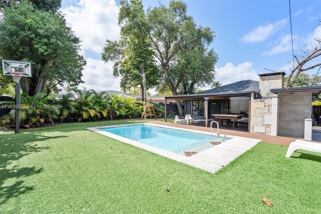 Building Photo - 266 NE 117th St