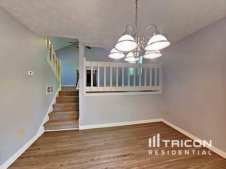 Building Photo - 536 Woodstone Rd