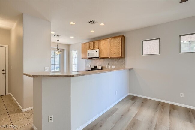 Building Photo - 648 W Vincents Dream Ave