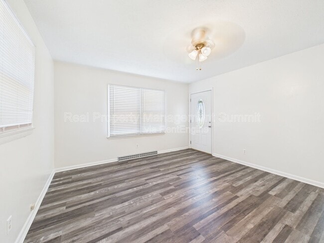 Building Photo - 318 Amherst Rd