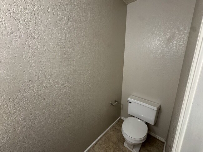 Building Photo - Beautiful Duplex in West Lubbock