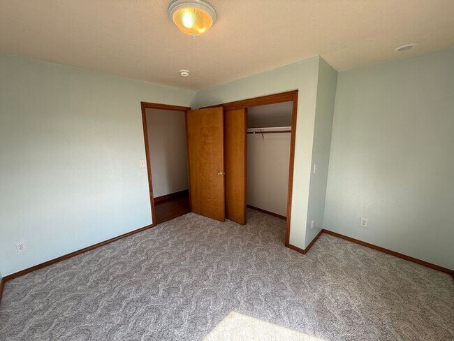 Building Photo - 460 SE Conifer Pl