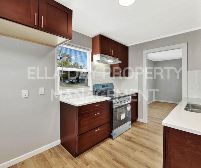 Building Photo - 2505 N Chautauqua Ave