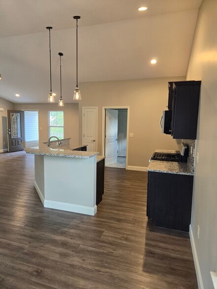 Building Photo - 75 Lucinda Dr