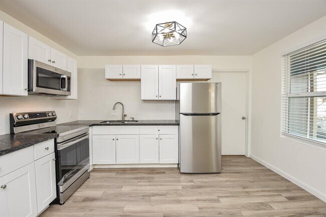 Building Photo - 3710 Dreyfus St