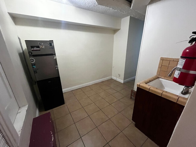 Building Photo - 2716 W 101st St