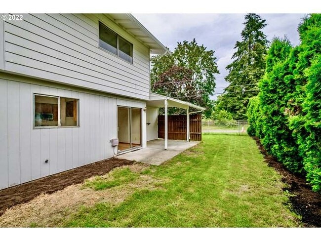 Building Photo - 14610 SE Woodland Way