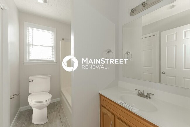 Building Photo - 4 Bedroom Pet-Friendly Home in Hendersonville, TN with Main Street Renewal