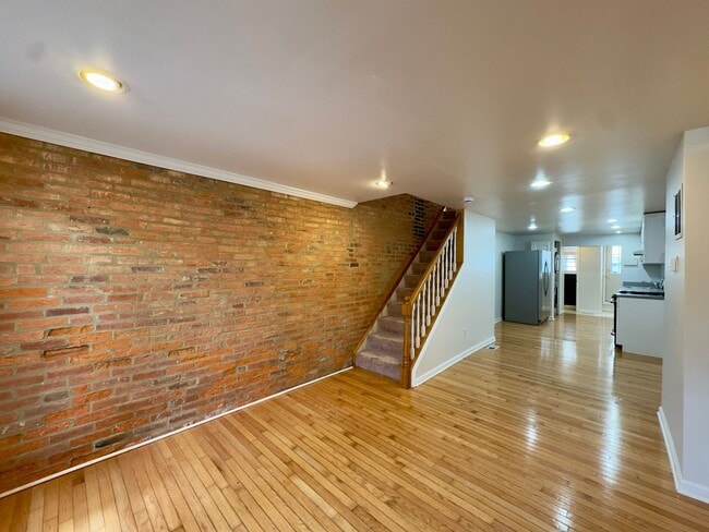Building Photo - 2410 Foster Ave